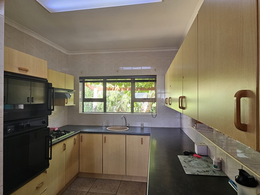 6 Bedroom Property for Sale in Wavecrest Eastern Cape